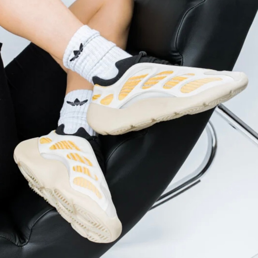 YZY 700 V3 Mono Safflower Women Sneakers